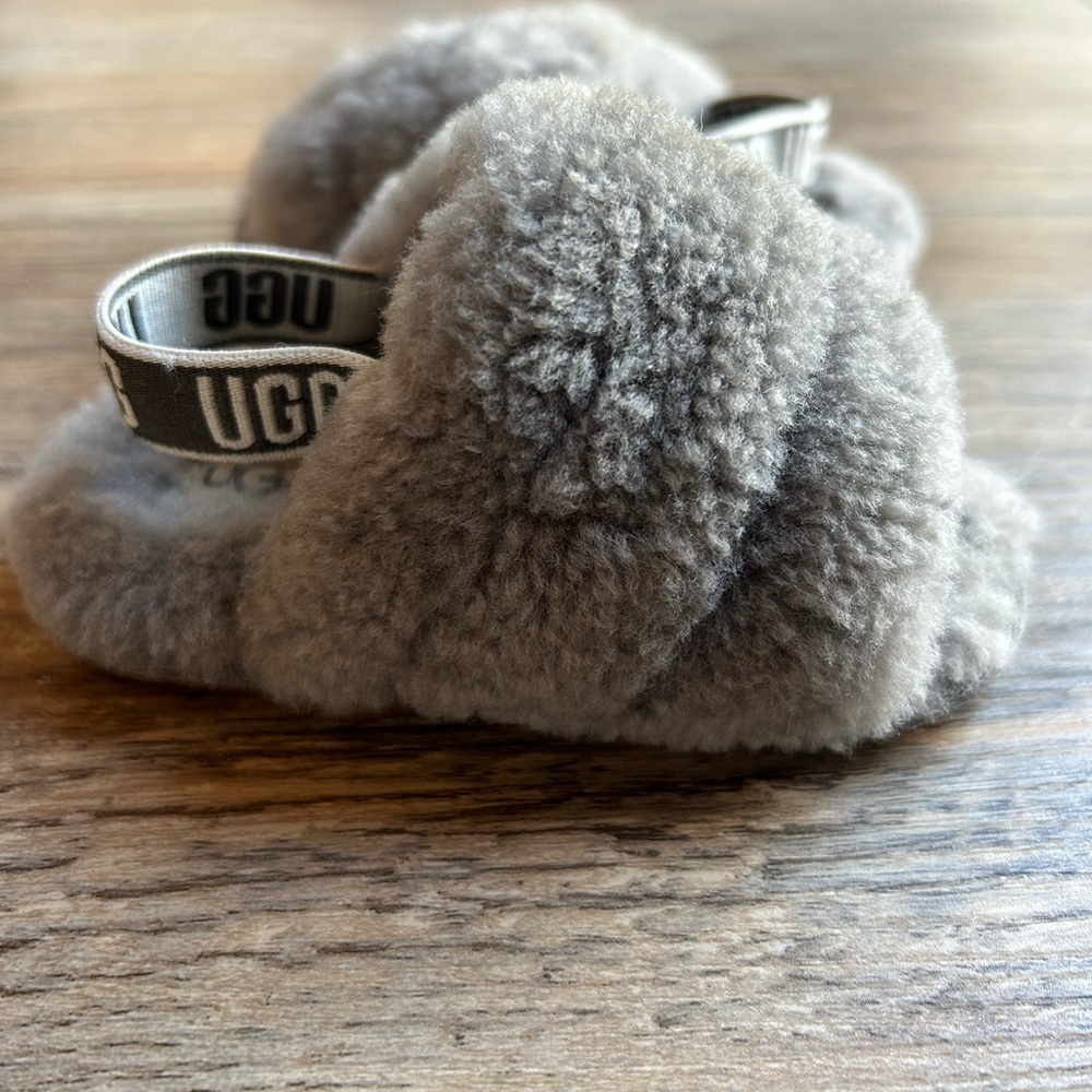 Ugg Fluff Yeah Slides for toddler, size 04/05, grey